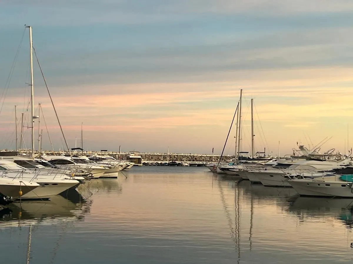 Fascinante Hogar En Cabo Pino En Marbella Apartment