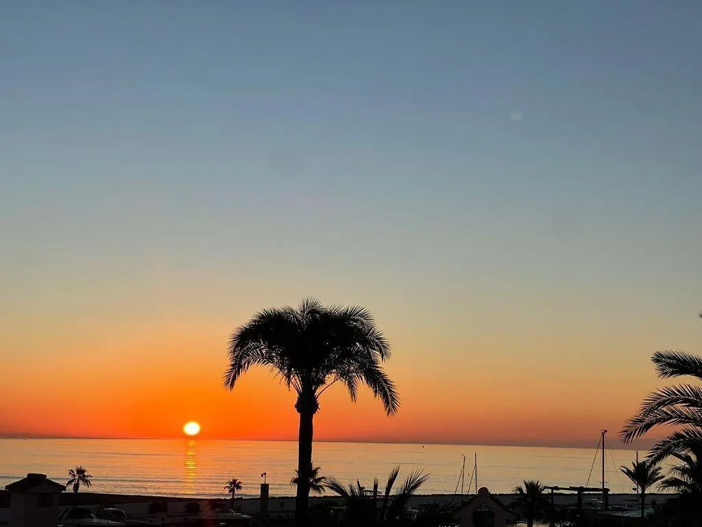 Fascinante Hogar En Cabo Pino En Marbella Apartment
